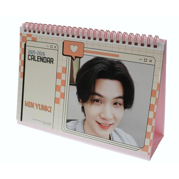 BTS シュガ SUGA グッズ 卓上 カレンダー (写真集 カレンダー) 2025