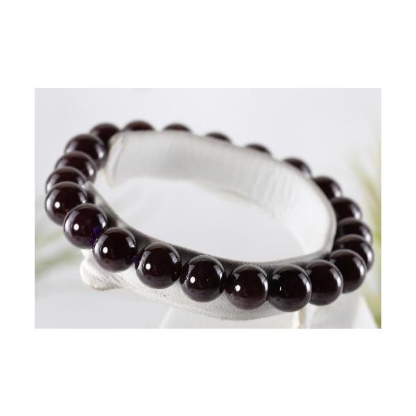 ◆大きさ：平均8.5mm径◆重さ：31g◆サイズ：内径17cm※現品撮影です。写真の商品をお届けします。◎この商品はメール便送料無料商品です。ガーネットは、その深紅の輝きが情熱と生命力を象徴する天然石です。名前の由来は、ラテン語で「種子」を...