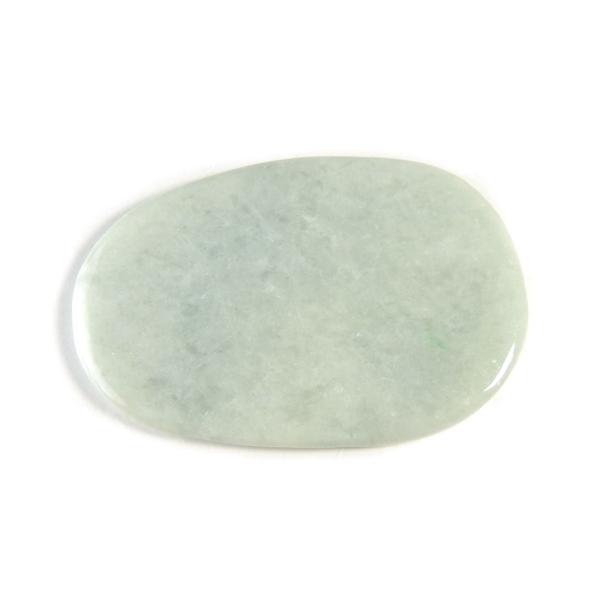 ◆大きさ：約 75ｘ50ｘ5 mm◆重さ：45 g◇産地：ミャンマー※現品撮影です。写真の商品をお届けします。◎この商品はメール便送料無料商品です。古来より東洋で「聖なる石」と称されてきた翡翠は、その穏やかな緑色で人々の心を魅了してきました...