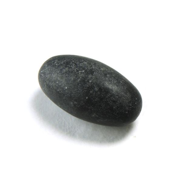 ◆重さ：12 g◆大きさ：29ｘ16 mm径◇産地：アメリカ.ユタ産※現品撮影です。写真の商品をお届けします。 シバリンガムは破壊と再生を司るシヴァ神を象徴するものであり、シヴァ派の寺院では最高神の御神体として崇拝されています。シバリンガム...