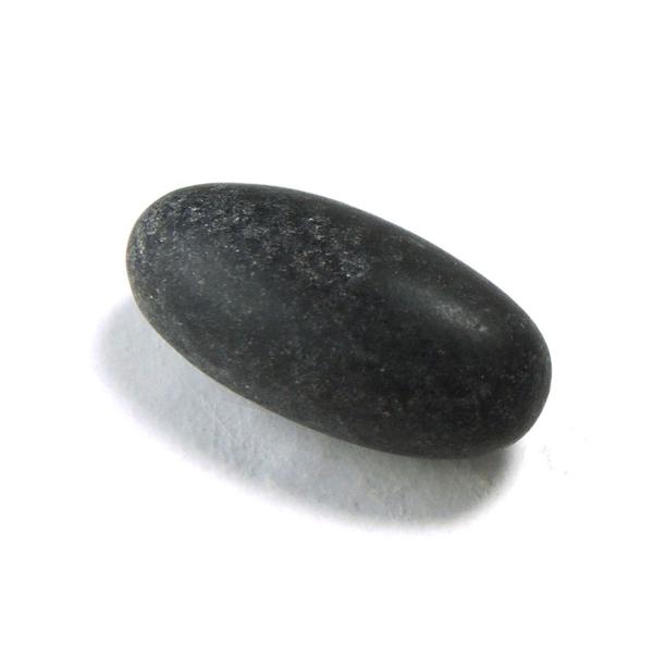 ◆重さ：12 g◆大きさ：32ｘ15 mm径◇産地：アメリカ.ユタ産※現品撮影です。写真の商品をお届けします。 シバリンガムは破壊と再生を司るシヴァ神を象徴するものであり、シヴァ派の寺院では最高神の御神体として崇拝されています。シバリンガム...