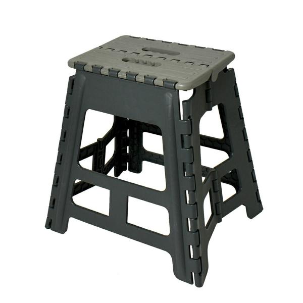 折りたたみ踏み台 39cm ダークグレー●コンパクトにたたんで収納できる踏み台です。●折りたたみ可能なので、持ち運びに便利●すべり止め付なので、安心●踏み台としてはもちろん、簡易的なイスとしても使用できます。《使用時》幅39×奥行32×高さ...