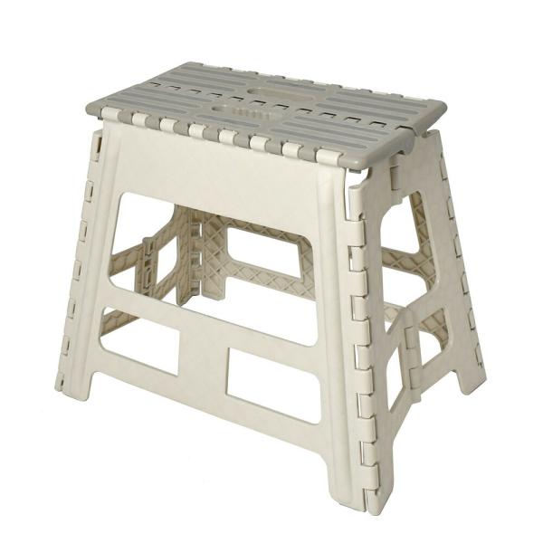 折りたたみ踏み台 39cm ワイド アイボリー●コンパクトにたたんで収納できる踏み台です。●折りたたみ可能なので、持ち運びに便利●すべり止め付なので、安心●踏み台としてはもちろん、簡易的なイスとしても使用できます。《使用時》幅47×奥行32...