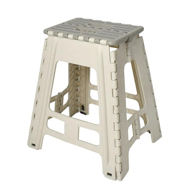 折りたたみ踏み台 45cm アイボリー●コンパクトにたたんで収納できる踏み台です。●折りたたみ可能なので、持ち運びに便利●すべり止め付なので、安心●踏み台としてはもちろん、簡易的なイスとしても使用できます。幅40.5×奥行34×高さ45cm...