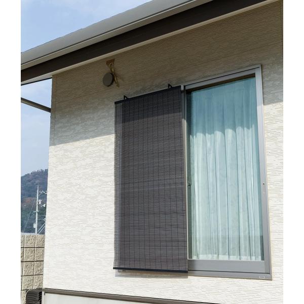 アルミ配合 省エネ すだれ コバルト ブラウンブラック●アルミを練り込んだポリプロピレン製のパイプを使用して遮熱・遮光効果を高めたすだれ。●紫外線約93%カット、遮光率約84%(岡山県工業技術センターにて測定)。●風を通しながら日差しをカッ...