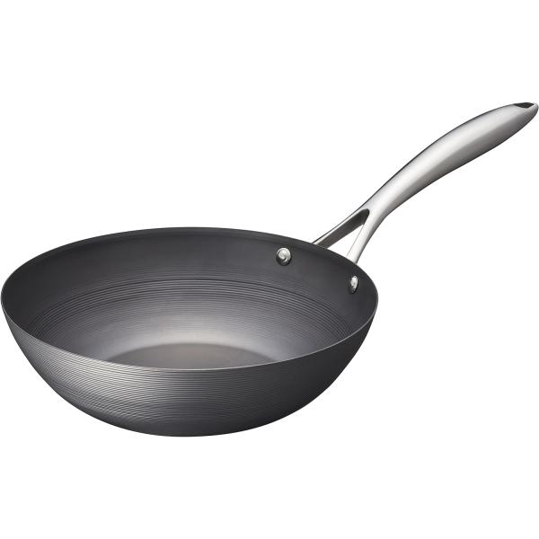 。●使い始める際の「焼き入れ」や、使用後の「油ひき」など、従来の鉄フライパンに必須だった面倒なお手入れは全く必要ありません。●お買い上げいただいたその日からすぐにお使いいただけます。●使えば使うほど表面に油がなじみ、こびりつきにくくなるので...