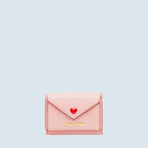 当店だけの限定モデル 高価値セリー人気殺到 ミュウミュウ Miu Miu Miu 財布 小財布 Miu 三つ折り ３つ折り ピンク ゴールド ライトピンク レッド ゴールド ハート マドラスレザー