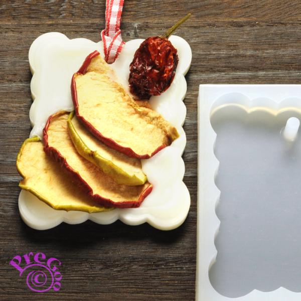 ◆完成サイズ： 10.0×7.6×高1cm 型いっぱいのワックス容量 32g◆製品サイズ： 11.0×8.8×高1.2cm　　　　　　アロマ ワックス サシェ　　　　〜つくり方を簡単にご紹介します〜1)製作時に多少の油分が付着している場合が...