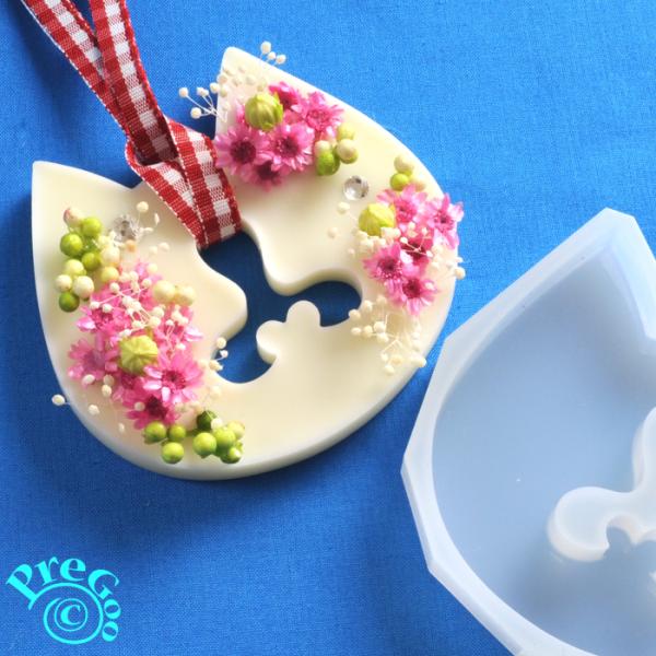 ◆完成サイズ： 8.2×8.0×高1cm 型いっぱいのワックス容量 約30g◆製品サイズ： 8.9×9.3×高1.3cm　　　　　　アロマ ワックス サシェ　　　　〜つくり方を簡単にご紹介します〜1)製作時に多少の油分が付着している場合があ...