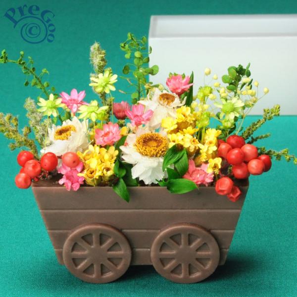 ◆完成サイズ： 6.7×3.2×高3.2cm いっぱいまで注いだ重さ 約46g◆製品サイズ： 7.6×5.1×高3.6cm置くタイプのワックスサシェ型です。自立して立たせることができますのでドライパーツ等をデコレーションして玄関や棚やテーブ...