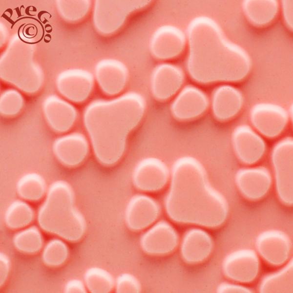 ■手作り石鹸やキャンドルに肉球の模様をつけちゃおうシート！　四角のシリコンモールドなどの底に敷いて使用します。柔らかいシリコン製なので、シートが剥がれやすく、簡単に肉きゅうの柄がついた石けんをつくることができます。カッターでカットできますの...