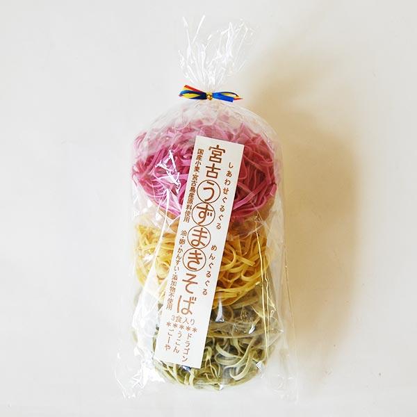 沖縄・宮古島産の健康食材を練り込んだ、しあわせいっぱいのカラフル麺「しあわせぐるぐる　めんぐるぐる」と唱えながら、右回転。麺をゆでるときにも、ぜひしあわせエネルギーをチャージしてくださいね。原材料： 国産小麦粉、いもくず、塩、ドラゴンフルー...