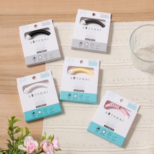 ■商品情報■シリコンストロー＆コネクター定価（税込）498円中身を開いて洗えます。SUTENAIシリコンストローは自由自在に開封が可能です。中身まで洗えるので捨てずに何度も利用できます。開閉自在で使用時に水分をこぼしません。洗うのにブラシは...