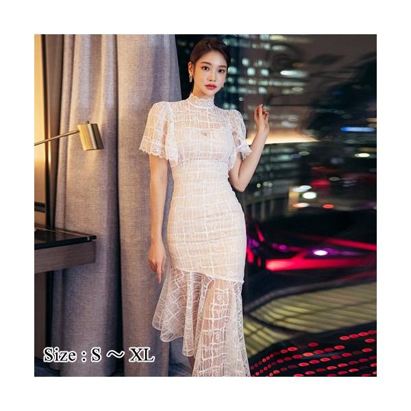 表情豊かなアシンメトリーデザインが特徴のロングワンピース(キャバドレス・CABARETDRESS)。白の総レースとアシメデザインがどこから見ても絵になる佇まいのワンピース。ヌーディーカラーのベアトップに重ねた花柄と格子のチュールレースが絶妙...