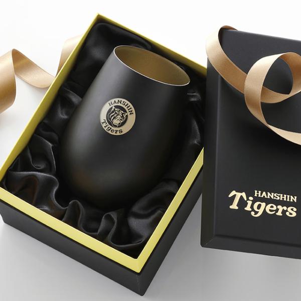 阪神タイガース コーティングタンブラー Black&Gold　爆買 父の日 ドイツ製グラス ビールグラス 465ml 食器 クリスタルガラス 丸虎マーク彫刻 プロ野球