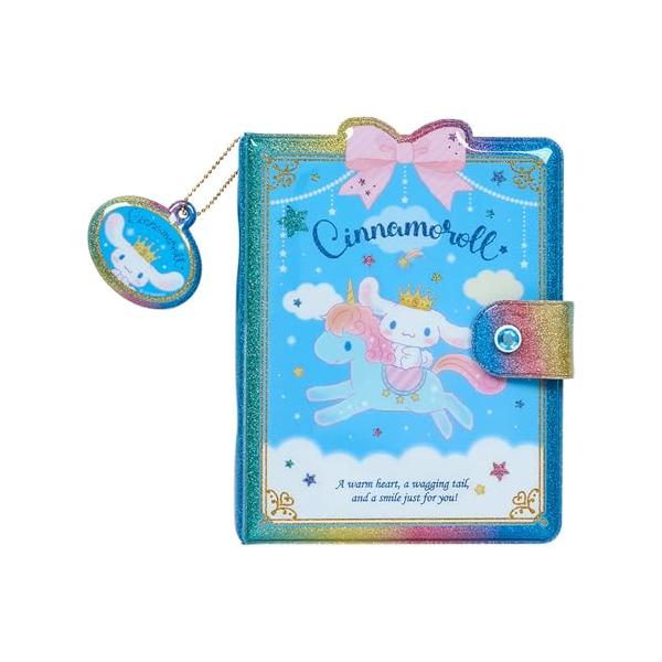 シナモロール/-/913928・Color:シナモロール・パッケージ個数:1・本体サイズ：シール手帳:約幅15×奥行3.5×高さ20cm※チャーム含まず。主な材料・原料：紙、PVC・シールやお手紙交換を楽しめる。チャーム取り外し可能。対象年...