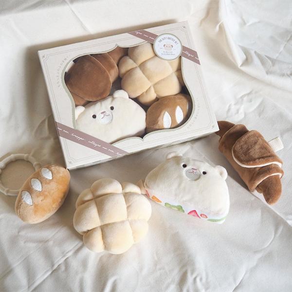 ブランド amanoppo(あまのっぽ)対象年齢 6ヶ月以上セット内容 布ラトル×各1(フルーツサンド、クロワッサン、ソフトフランスパン、メロンパン)カラビナ×1材質・素材 [本体]ポリエステル[カラビナ]プラスチックサイズ [もちっとラト...