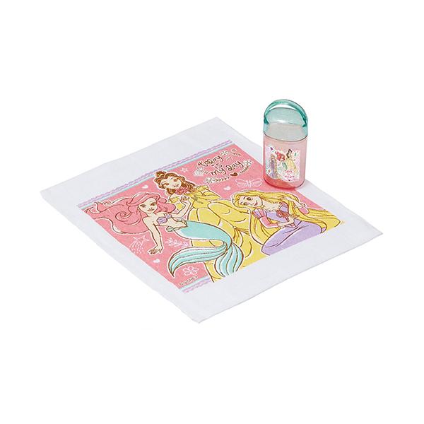 行楽や普段使いに便利なおしぼりとケースのセット。開けやすいように持ち手が付いたクリアな透明素材のケースです。濡れたおしぼりを凍らせてお弁当と一緒に持つと保冷剤代わりになっておすすめです♪名前シール付き。【商品サイズ(約)】ケース：横58×縦...