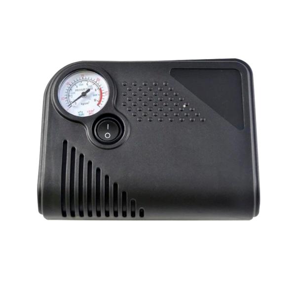 ■操作簡単！使用方法1. エアーホースにアタッチメントを付け、タイヤに接続します。※自転車、ボール、レジャー用品など用途によってアタッチメントを付替え可能2. シガーソケットにアダプターを挿し込みます。3. 本体のスイッチをONにすると、空...