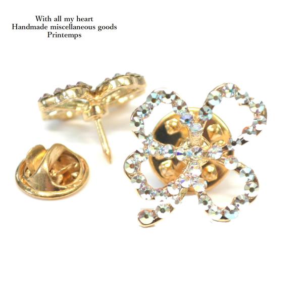 使用パーツ：SWAROVSKI ELEMENTSサイズ：21×17×12mmピン部分：12mm土台：合金四つ葉のクローバーモチーフに最高級ガラススワロフスキーでデコレーション。帽子やストール、バッグなどのアクセントに。動くたびにキラキラ輝く...