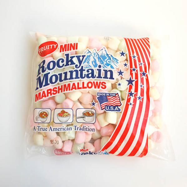 レモン、ライム、オレンジ、ストロベリー、4種類の味が楽しめるプチマシュマロです。カラフルなマシュマロはトッピングに最適です。