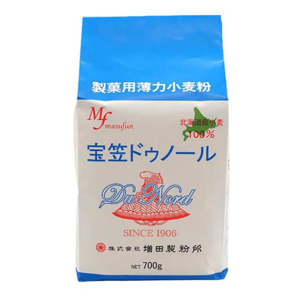 宝笠ドゥノールは、北海道産小麦100％の製菓用小麦粉です。従来の小麦粉に引けをとらないボリューム、黄金色の明るいきれいな色相を実現しました。しっとりさ、滑らかな口当たりは宝笠シリーズの特長を受け継いでいます。また、国内産ならではのもっちりし...