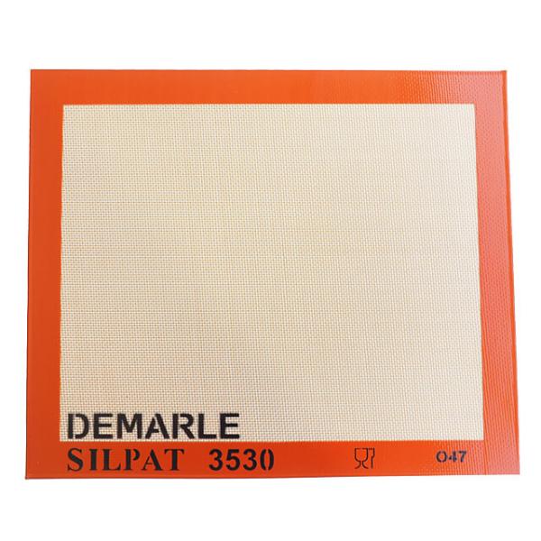 ドゥマール(フランス)のシルパットです。シルパットはシリコンとグラスファイバーで作られたベーキングシートです。表面に模様の入ったビスキュイなど、シルパットがなくては実現しないレシピも多く、とても重宝なアイテムです。ベーキングペーパーの代わり...