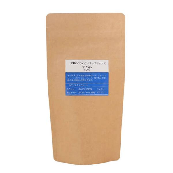 さっぱりとした後味が特徴のホワイトチョコレート。ガナッシュ、ムース、焼き菓子など、あらゆる用途に使用できます。ひと粒のサイズ：直径10〜11mm程度■種類：ホワイトチョコレート■カカオ分：29.6%、カカオバター：29.6%■カカオ豆産地：...