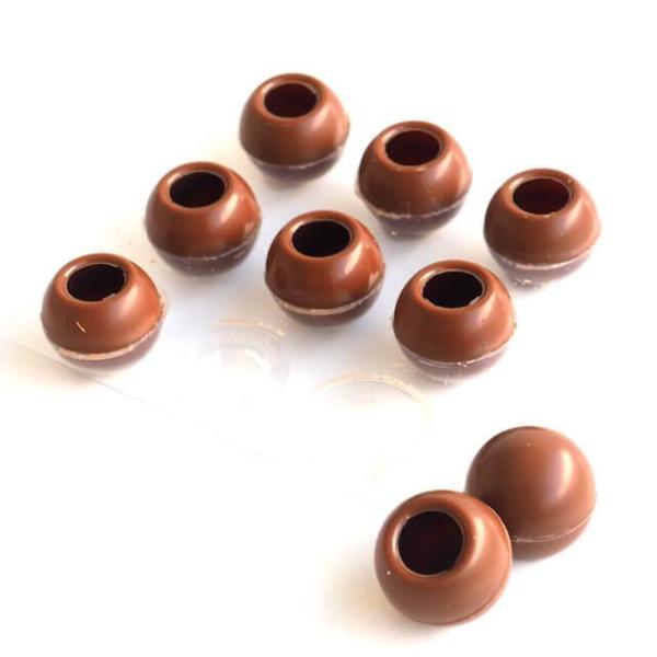 ガナッシュを流しこんで固めれば簡単にチョコレートトリュフが作れます。ベーシックなトリュフやボンボンショコラの他、ロリポップタイプのチョコにもお使いいただけます。サイズ： 直径26mm