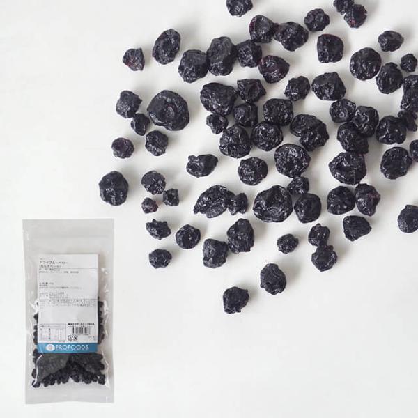 栽培種であるカルチベートブルーベリーを糖漬けした後乾燥させ、オイルコートしてあります。ヨーグルトなどにトッピングしたり、お菓子・パン作りにご使用ください。