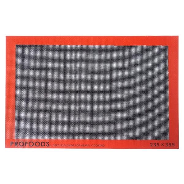 グラスファイバーにシリコンコーティングが施されたメッシュ状のベーキングマットです。水分や油分が下から抜けるため、底面が均一な焼き色になり、またサクサクとした仕上がりになります。サブレ、タルト、シュー生地、ハード系のパン、ピザ、パイ、デニッシ...