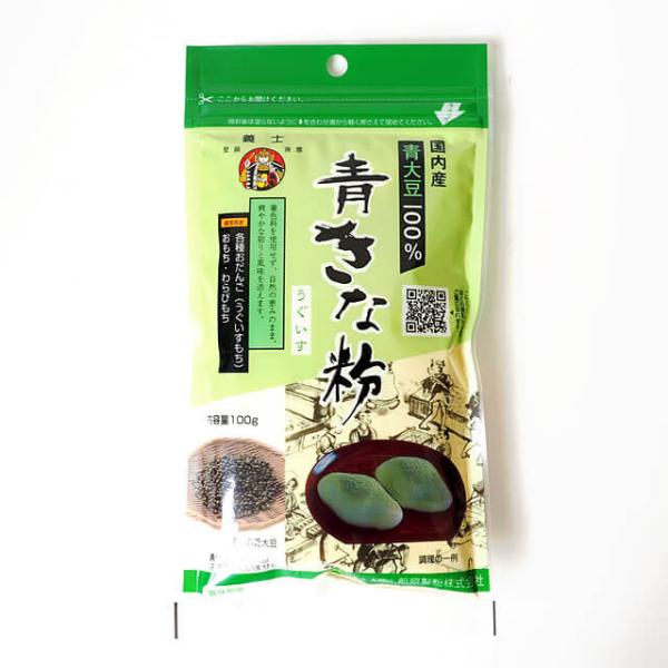 本品の原料は、うすい緑色をした「青大豆」100％」です。黄大豆同様、植物性たんぱく質が多く含まれており、また、食物繊維・カルシウム・鉄も含まれています。着色料を使用せず、自然の恵みのまま爽やかな彩りと風味を添えます。おだんご、おもち、わらび...