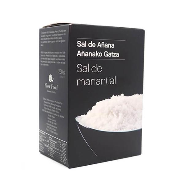 文化遺産としても価値のあるスペイン・バスク州のアニャーナ塩谷、地下深く中生代に閉じ込められた岩塩に地下水が浸透し湧き出した泉の水を太陽と風、伝統で培われた職人の技術で作り上げた貴重な塩です。スペインでも美食の洲として知られるバスク州各地の星...