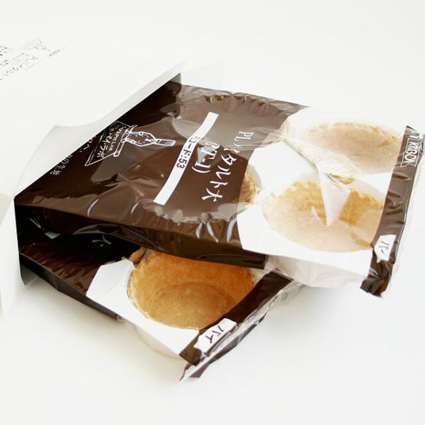 常温保存が可能な焼成済パイタルトです。甘味を抑えたパイとなっているため、キッシュなどの惣菜からエッグタルトなどのスイーツまで、幅広くお使いいただけます。 【原材料】小麦粉、マーガリン、鶏卵、還元水飴、砂糖、食塩、乳化剤、増粘多糖類、香料（原...