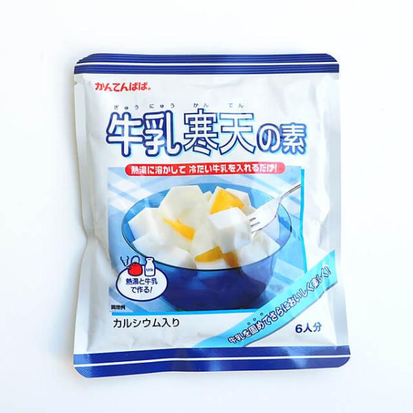 熱湯に溶かして、冷たい牛乳を入れるだけ。手軽に牛乳寒天を作ることができる牛乳寒天の素です。カルシウム入りでお子さまのおやつにもぴったり。果物などを入れれば、また違った味わいが楽しめます。