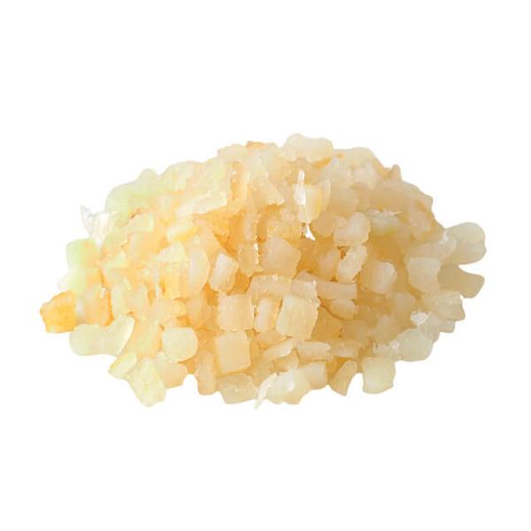 レモンの皮をカット、砂糖漬けにしています。フルーツケーキ、アイスクリームなどにご使用ください。