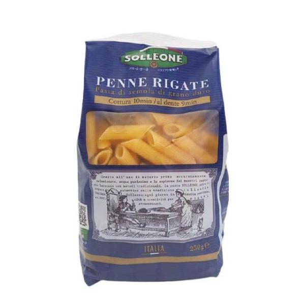 ソル・レオーネのパスタは、素材と製法にこだわり磨き抜かれた味を追求しています。本場イタリアの美味しさをお楽しみください。ペン先の形をしたショートパスタ。表面に溝があるため、ソースがよくからみます。標準ゆで時間10分。アルデンテの場合は、9分...