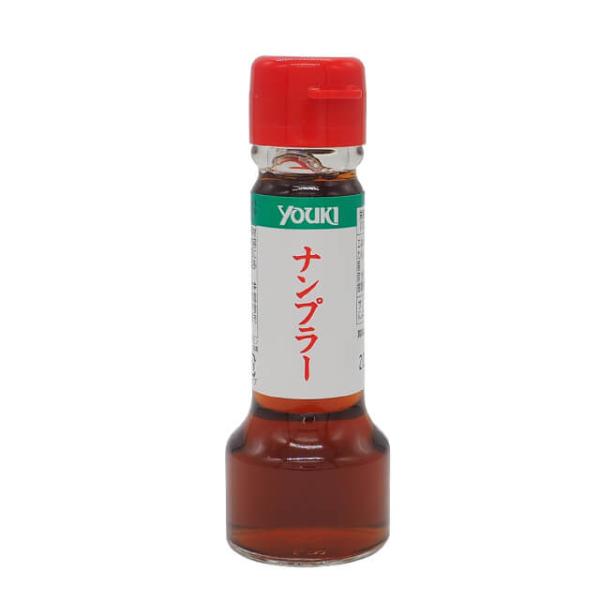 カタクチイワシを塩漬けして発酵・熟成させた、タイの魚醤です。料理に少量加えるだけで、旨みとコクが深まります。醤油と同じようにお使いください。