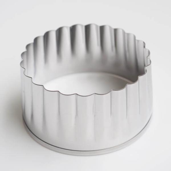 クッキーやパイ生地など、幅広い用途で使える抜き型です。