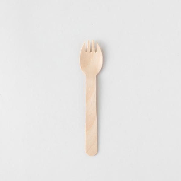 蓋・本体一対式容器。盛蓋の正方形形状。底寸140角サイズ感。2〜3人前サンドイッチ等製菓製パン向け。