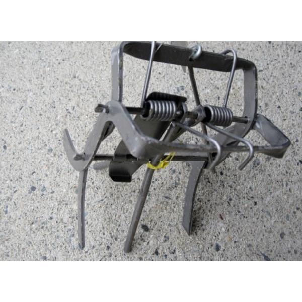 庭の大事な植木や敷いたばかりの芝生、畑の野菜の土を持ち上げ枯らしてしまうモグラをなんとか退治したいですね！！もぐら取り器はトラップ型　ワナ式■仕掛け場所と捕獲のコツ１農道や側溝、石垣、あぜ道にそったモグラの穴(本道)を探して仕掛けてください...