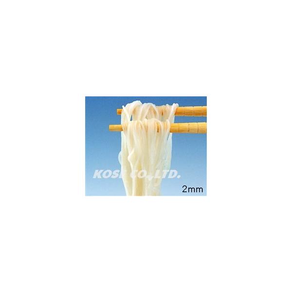 屋台の麺料理によく使用されるタイ庶民の標準的な麺です。【調理方法】水に10分ぐらい浸して戻してから調理して下さい。 【注意事項】直射日光、高温多湿を避け、常温で保存してください。