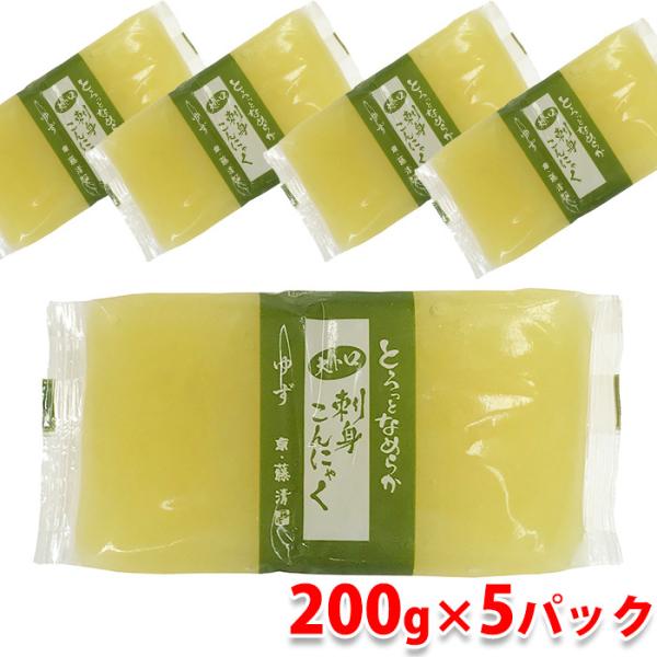 柚子皮を練りこんだ、やわらかな新食感がある刺身こんにゃくです。お好みにカットしてさしみ醤油などでお召し上がりいただくと、柚子の風味をお楽しみいただけます。ダイエットにもおすすめです。