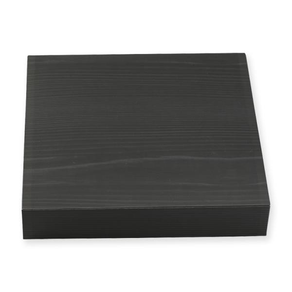 ●メーカー名：エフピコチューパ株式会社●JANコード：4940221094616●備考：サイズ:外寸:横225×縦225×高40mm 材質:紙 入数:50枚◯シモジマコード:004468528◯高級弁当に最適なシンプルな黒木目柄。◯重厚感を...