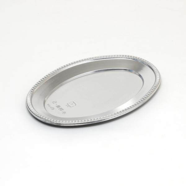 JANコード：4945965039381　シモジマコード：004462410材質：HIPSサイズ：外寸:270φ×190mm金属のお皿をイメージした小判型の皿です。オードブルを豪華に演出します。裏面は黒色で、製品の特性であるアルミ蒸着をより...