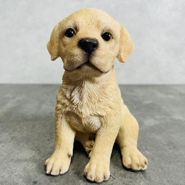 かわいい 犬 置物 頭を上げるラブラドールレトリバー 動物 おしゃれ 玄関 贈り物 可愛い インテリア ガーデンオーナメント 卓上