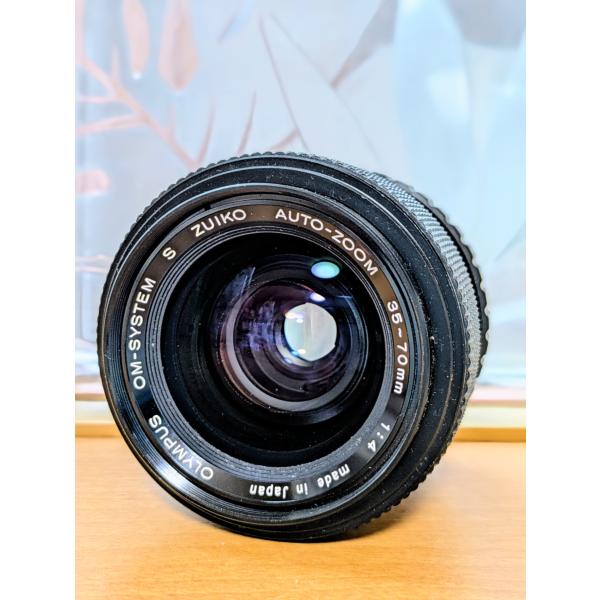 ■レンズ本体のみ■コンディション【外観】 通常使用に伴う多少の使用感はありますが、大きなアタリや目立つキズなく良好な状態です。【光学】使用に伴うチリと、経年に伴ううすクモリ、カビがありますが、通常撮影に問題ございません。【動作】 動作確認し...