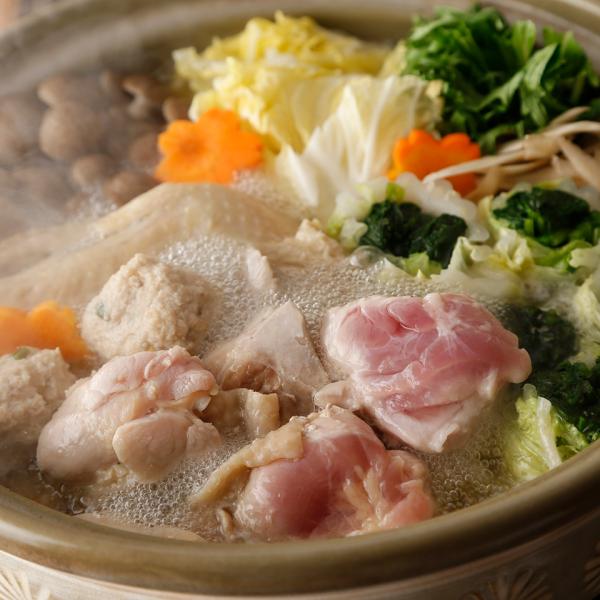 名店「築地 鳥藤」が選んだ鶏もも肉とつくねを、旨み引き立つ塩だしで味わう贅沢鍋。野菜を加えるだけで、心もあたたまる至福のとり鍋時間を。※直送品のため、代引きでのご注文はお受けしておりません。予めご了承ください。商品詳細【内容量】山梨鶏もも肉...