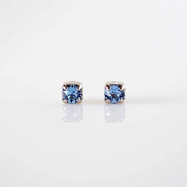 【SA!YO⭐︎さま専用】スワロフスキー　モンタナサファイアと輝きデニムのピアス SA!YO⭐︎さま専用】スワロフスキー モンタナサファイアと輝きデニムの