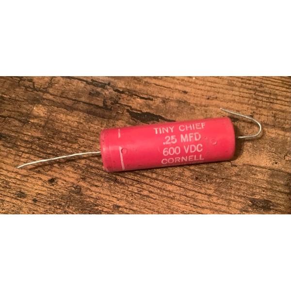 Spragueよりもカラッと明るいハイクオリティコンデンサ。Cornell シリーズ※Black Cat : スタンダードなバイト感、レンジが低音まで広く、枯れた感じが強い。※Greenie : Black Catと似ているが、若干バイト感...